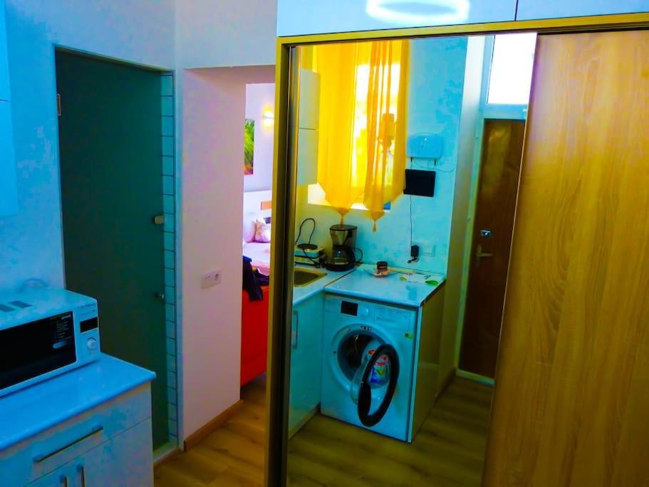 Live-Inn Stunning Apartment On Azneft Sq With President Palace & Old City Views Bakoe Buitenkant foto