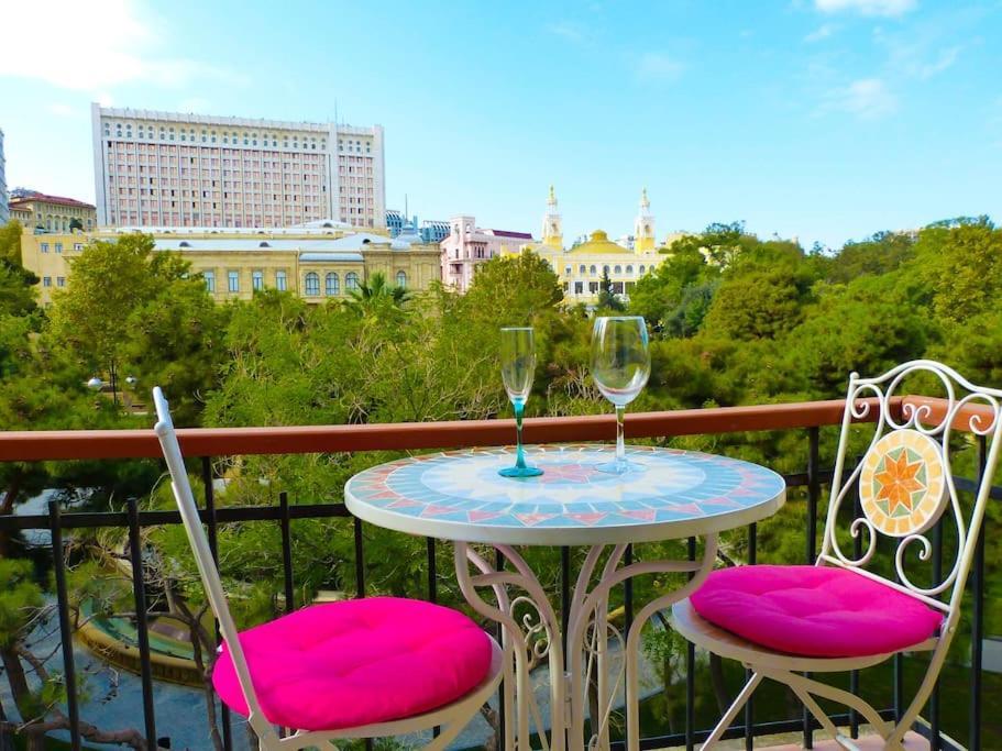 Live-Inn Stunning Apartment On Azneft Sq With President Palace & Old City Views Bakoe Buitenkant foto