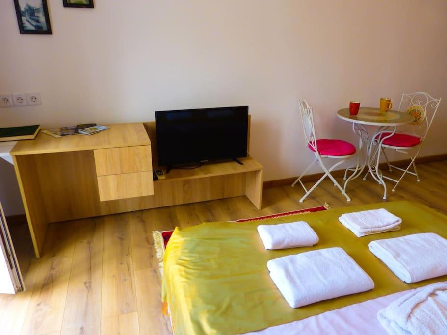 Live-Inn Stunning Apartment On Azneft Sq With President Palace & Old City Views Bakoe Buitenkant foto
