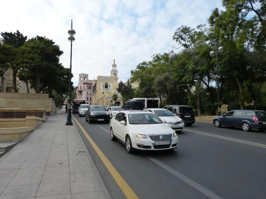 Live-Inn Stunning Apartment On Azneft Sq With President Palace & Old City Views Bakoe Buitenkant foto
