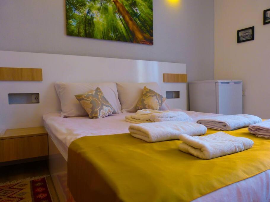 Live-Inn Stunning Apartment On Azneft Sq With President Palace & Old City Views Bakoe Buitenkant foto