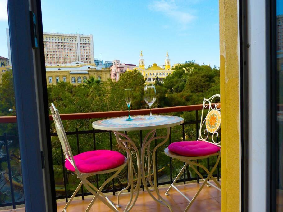 Live-Inn Stunning Apartment On Azneft Sq With President Palace & Old City Views Bakoe Buitenkant foto